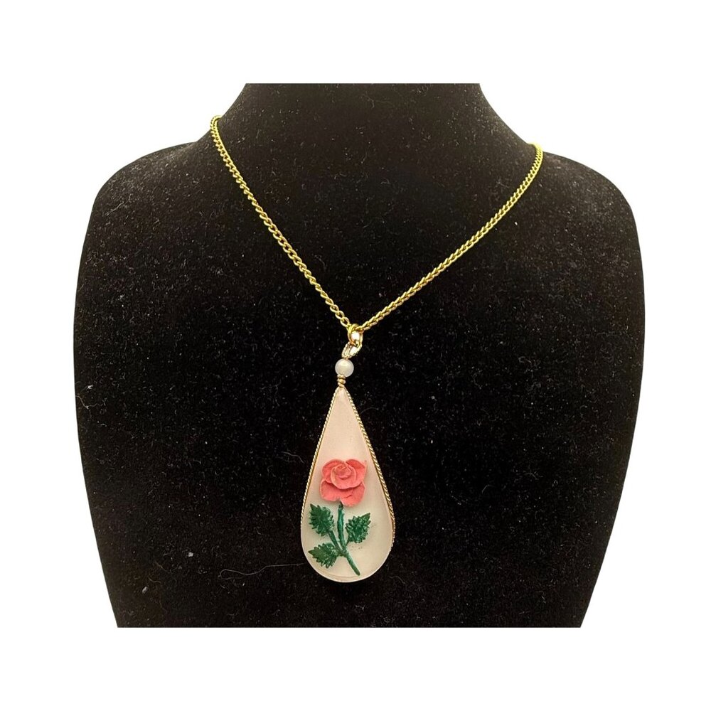 Vintage Frosted Lucite Rose Teardrop Pendant Necklace Gold Tone Rope Frame 16 In